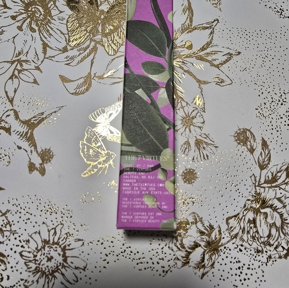 The 7 Virtues Vanilla Woods Rollerball - Picture 2 of 4